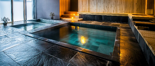 The Rise of Contrast Therapy & Salt Rooms in 2025: Why Everyone’s Reclaiming Their Wellness in Waves